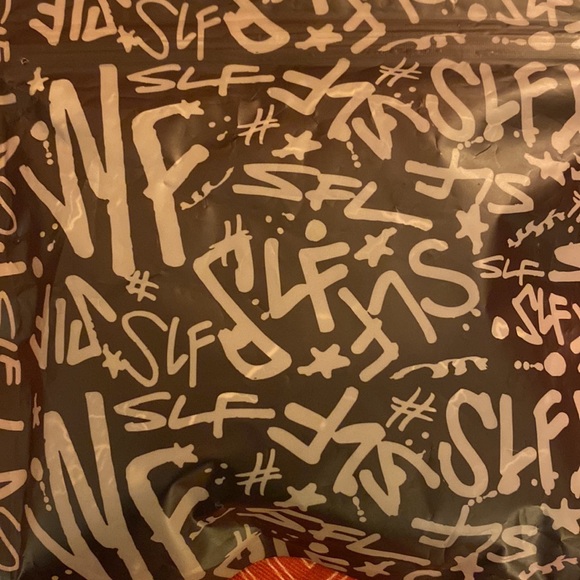 Face mask . Never worn . - Picture 2 of 2